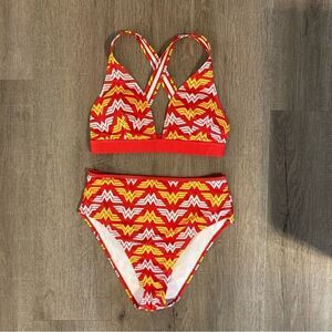 Womens Wonder Woman Bikini Set M EUC
